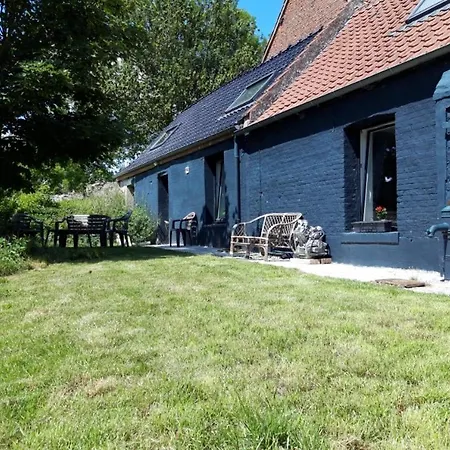Maison De Campagne Dans Village De Nature